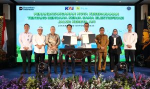 PT PLN (Persero) PT PLN (Persero) berkomitmen untuk mendukung terciptanya transportasi publik rendah emisi sekaligus efisiensi energi di Indonesia.